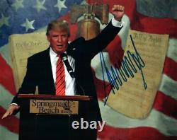 Photo signée 8x10 de Donald Trump avec certificat d'authenticité