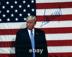 Photo signée 8x10 de Donald Trump avec certificat d'authenticité