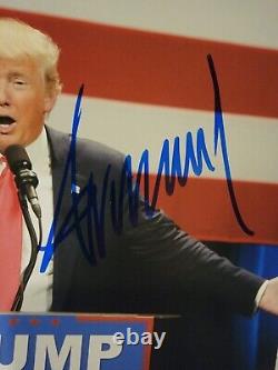 Photo signée 8x10 de Donald Trump avec lettre d'authenticité