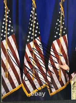 Photo signée de Donald J. Trump de l'élection de 2016 en format 11x14 avec certificat d'authenticité de JSA