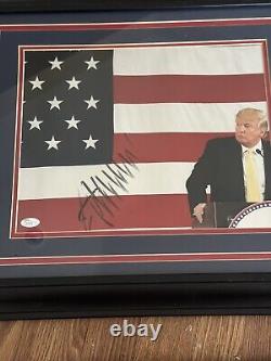 Photo signée de Donald Trump 11 x 14, JSA, encadrée sur mesure