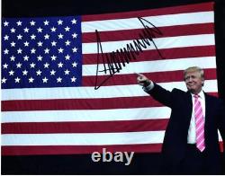 Photo signée de Donald Trump 11x14 avec COA, belle photo