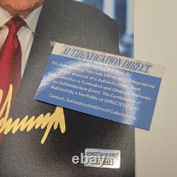 Photographie autographe de Donald Trump, président des États-Unis, avec encre dorée d’authentification