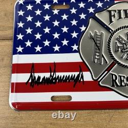 Plaque d'immatriculation signée par Donald Trump et Rudy Giuliani - Département des incendies de New York - Certificat d'authenticité signé