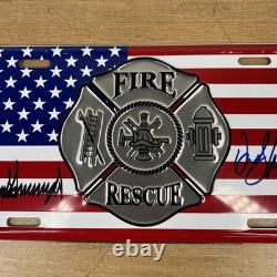 Plaque d'immatriculation signée par Donald Trump et Rudy Giuliani - Département des incendies de New York - Certificat d'authenticité signé