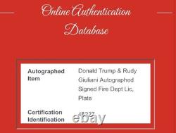 Plaque d'immatriculation signée par Donald Trump et Rudy Giuliani - Département des incendies de New York - Certificat d'authenticité signé