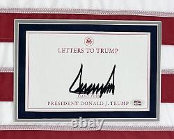 Plaque de livre signée par le Président Donald Trump avec photo encadrée de la tentative d'assassinat PSA