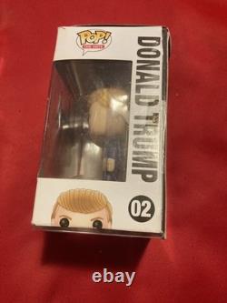 Poupée FUNKO POP signée à la main par Donald Trump avec certificat d'authenticité, campagne 2016 pour la Maison Blanche