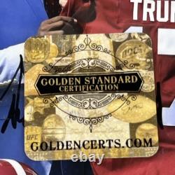 Président 45/47 Donald J Trump avec les champions NCAA Photo 8x10 signée COA hologramme