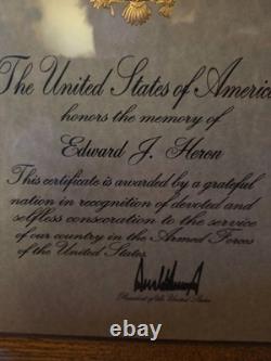 Président DONALD TRUMP signé à la main IN MEMORIAM lettre embossée autographe 8x11