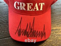 Président Donald J. Trump Casquette Keep America Great dédicacée JSA Authenticated