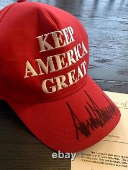 Président Donald J. Trump Casquette Keep America Great dédicacée JSA Authenticated