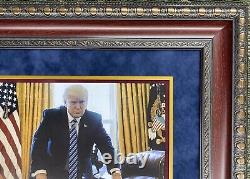 Président Donald J Trump a signé l'affichage encadré sur mesure Livraison gratuite JSA LOA