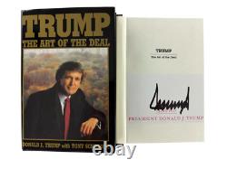 Président Donald J Trump a signé l'autographe du livre 'The Art of the Deal' avec JSA COA