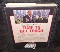 Président Donald J Trump a signé la première édition du livre relié 'Time To Get Tough' avec un certificat d'authenticité.