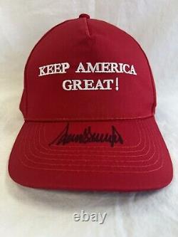 Président Donald John Trump a signé la casquette autographiée GAA COA