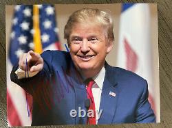 Président Donald Trump 8 X 10 Photo signée Lettre d'authenticité authentique COA