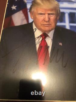 Président Donald Trump 8x10 Photo dédicacée encadrée avec certificat d'authenticité Exc. Cadre 12x16