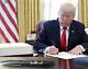 Président Donald Trump Signature Officielle De La Facture De Sharpie À La Maison Blanche, Publiée En Format Réel