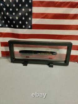 Président Donald Trump Signature de Loi avec Marqueur Sharpie. Livré dans un Coffret de Présentation.