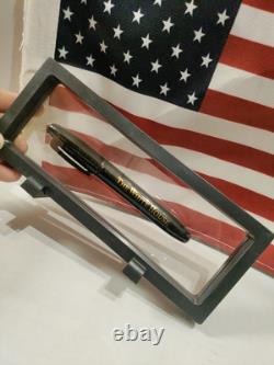 Président Donald Trump Signature de Loi avec Marqueur Sharpie. Livré dans un Coffret de Présentation.