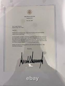 Président Donald Trump a signé/autographié une lettre et une photo 8x10 avec un cachet