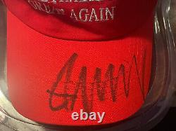 Président Donald Trump a signé le chapeau autographié 'Make America Great Again' avec certificat d'authenticité.