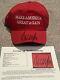 Président Donald Trump A Signé Le Chapeau Rouge "make America Great Again" Avec Certification D'authenticité Jsa.