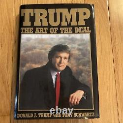Président Donald Trump a signé le livre 'L'Art du Deal' Édition officielle Élection 2016