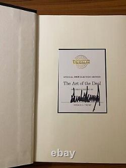 Président Donald Trump a signé le livre 'L'art du deal - Élections officielles 2016'.