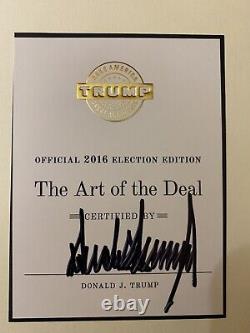 Président Donald Trump a signé le livre 'L'art du deal - Élections officielles 2016'.