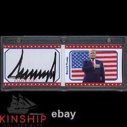 Président Donald Trump a signé le livret Cut avec le patch du drapeau américain JSA LOA Auto Z1781