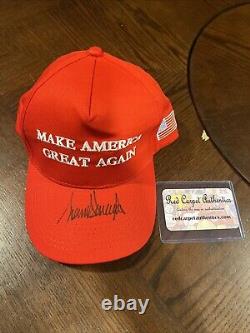 Président Donald Trump a signé un chapeau autographe avec un certificat d'authenticité Make America Great Again Maga