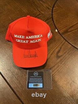 Président Donald Trump a signé un chapeau avec un certificat d'authenticité Make America Great Again Maga