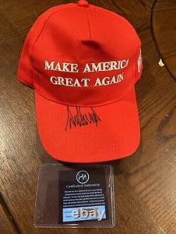 Président Donald Trump a signé un chapeau d'autographe avec un COA pour rendre à nouveau l'Amérique grande MAGA