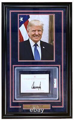 Président Donald Trump a signé un insert de livre encadré avec une photo de 11x14 PSA/DNA