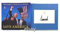 Président Donald Trump a signé un livre Autographe Save America MAGA avec COA JSA