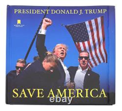 Président Donald Trump a signé un livre Autographe Save America MAGA avec COA JSA