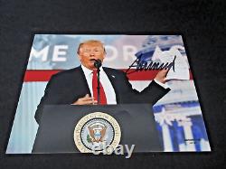 Président Donald Trump a signé une photo autographiée 8x10 avec un certificat d'authenticité