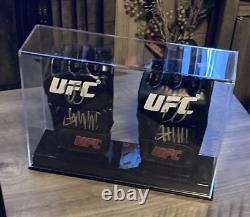 Président Donald Trump et PDG Dana White ont signé un gant de frappe UFC authentique rare