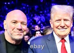 Président Donald Trump et PDG Dana White ont signé un gant de frappe UFC authentique rare