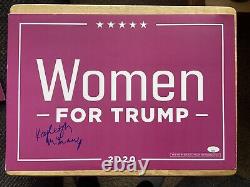Rayons! Wh Attachée De Presse Kayleigh Mcenany A Signé Des Femmes Pour L'affiche Trump- Jsa Coa