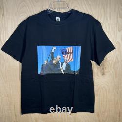 T-shirt AUTHENTIQUE Fight MAGA XL signé par Donald Trump lors du rallye en Pennsylvanie