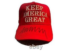 Trump A Signé Maga Hat