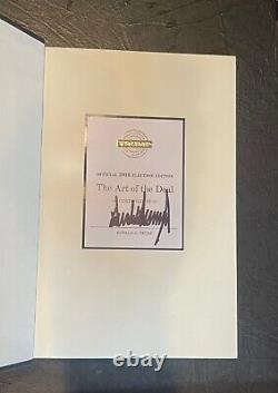 Trump a signé le livre 'L'art du deal' (Édition Élection 2016)