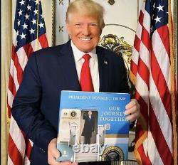 Vendu Le Président Donald Trump Hand Signed Book, Notre Voyage Ensemble